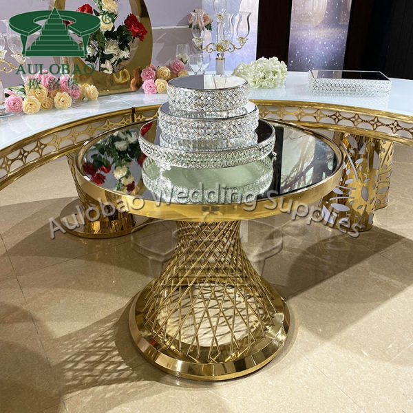 Round Cake Table