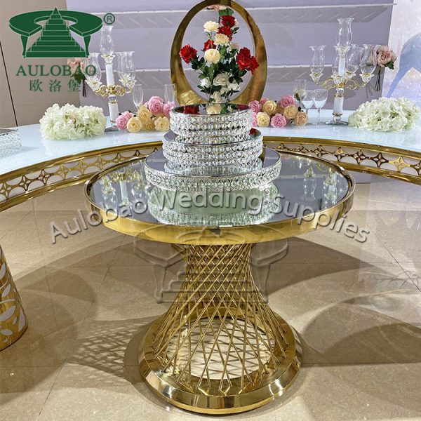 Round Cake Table