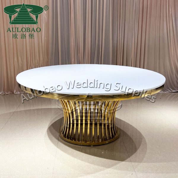 wedding table golden