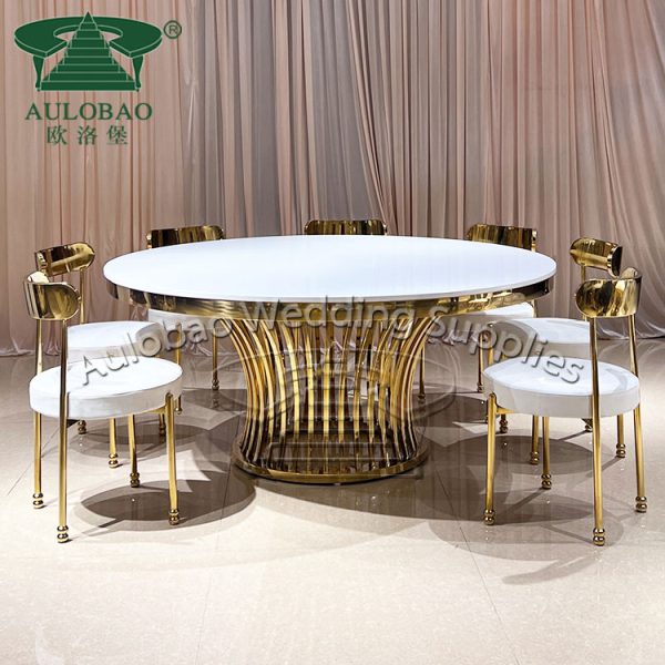 wedding table golden