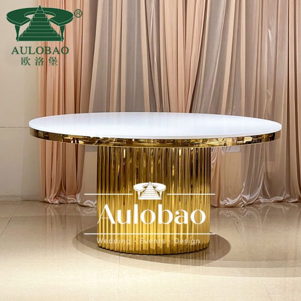 Gold Wedding Round Table